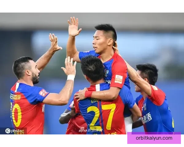 德国足球甲级联赛转会市场动态：新星争夺战逐渐加剧，夏季转会窗口表现亮眼。